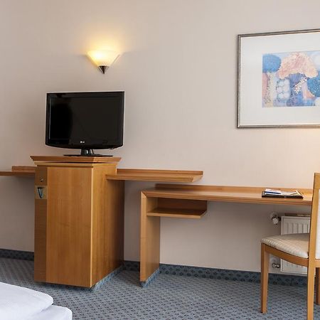 Tryp By Wyndham Hotel Stadtoldendorf Exterior photo
