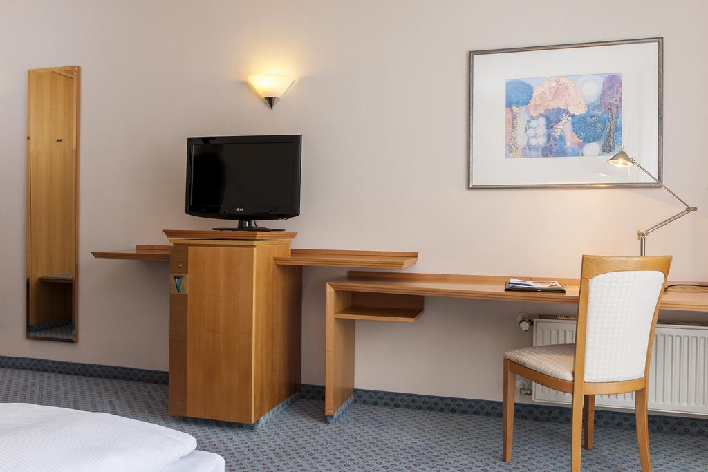 Tryp By Wyndham Hotel Stadtoldendorf Exterior photo
