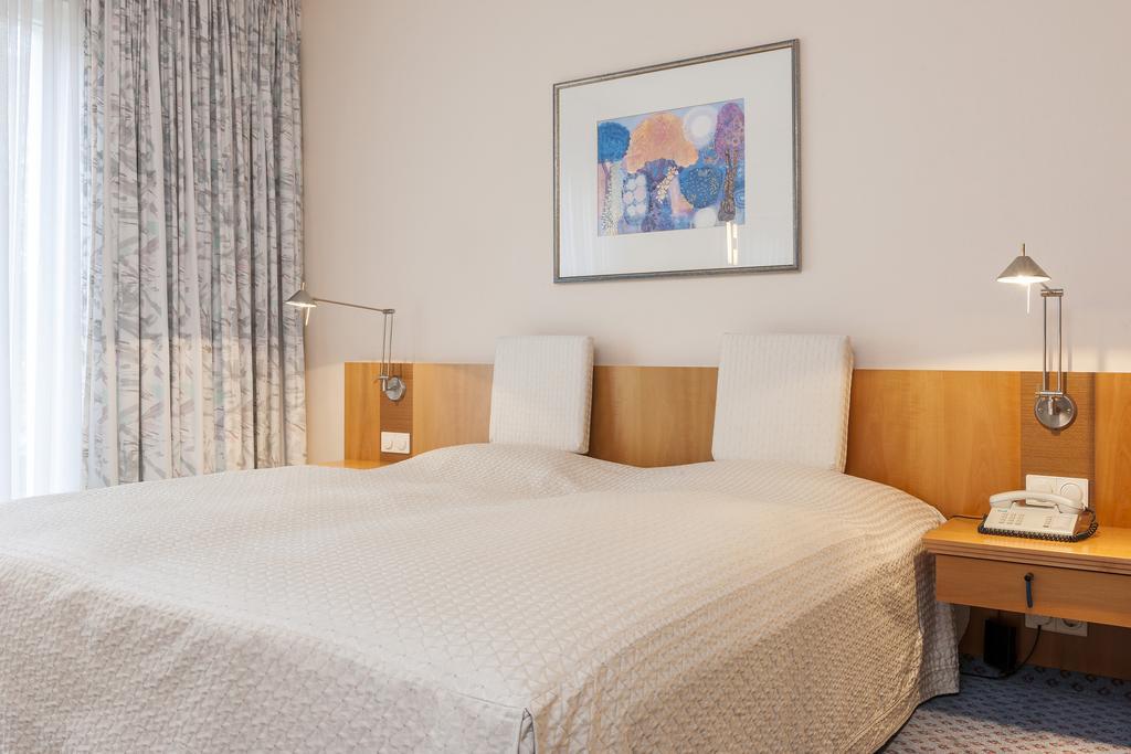 Tryp By Wyndham Hotel Stadtoldendorf Exterior photo