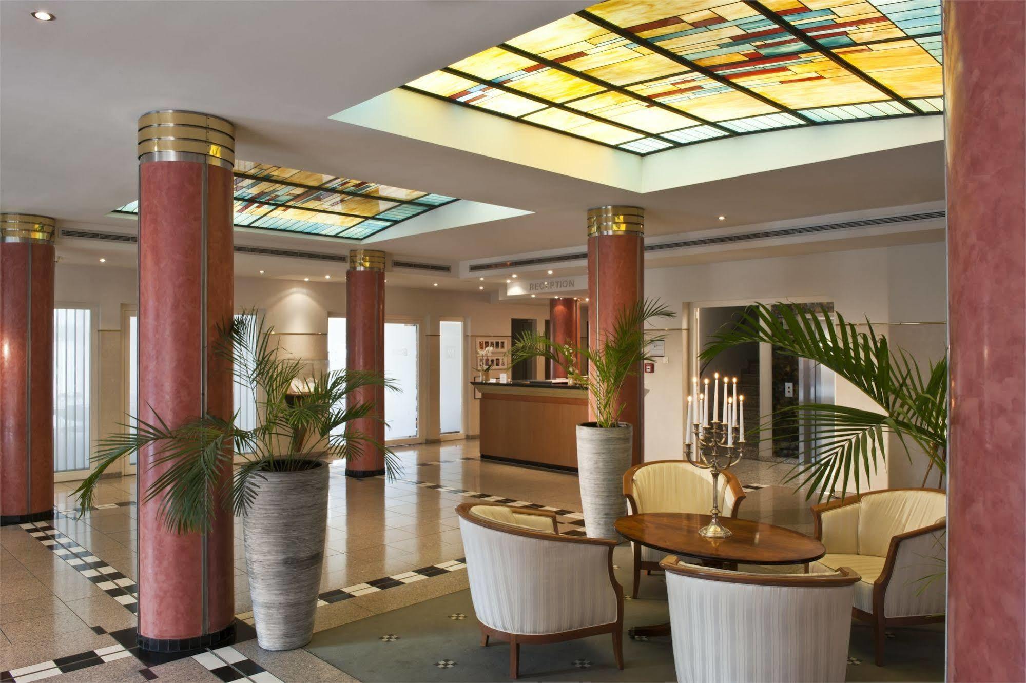 Tryp By Wyndham Hotel Stadtoldendorf Exterior photo
