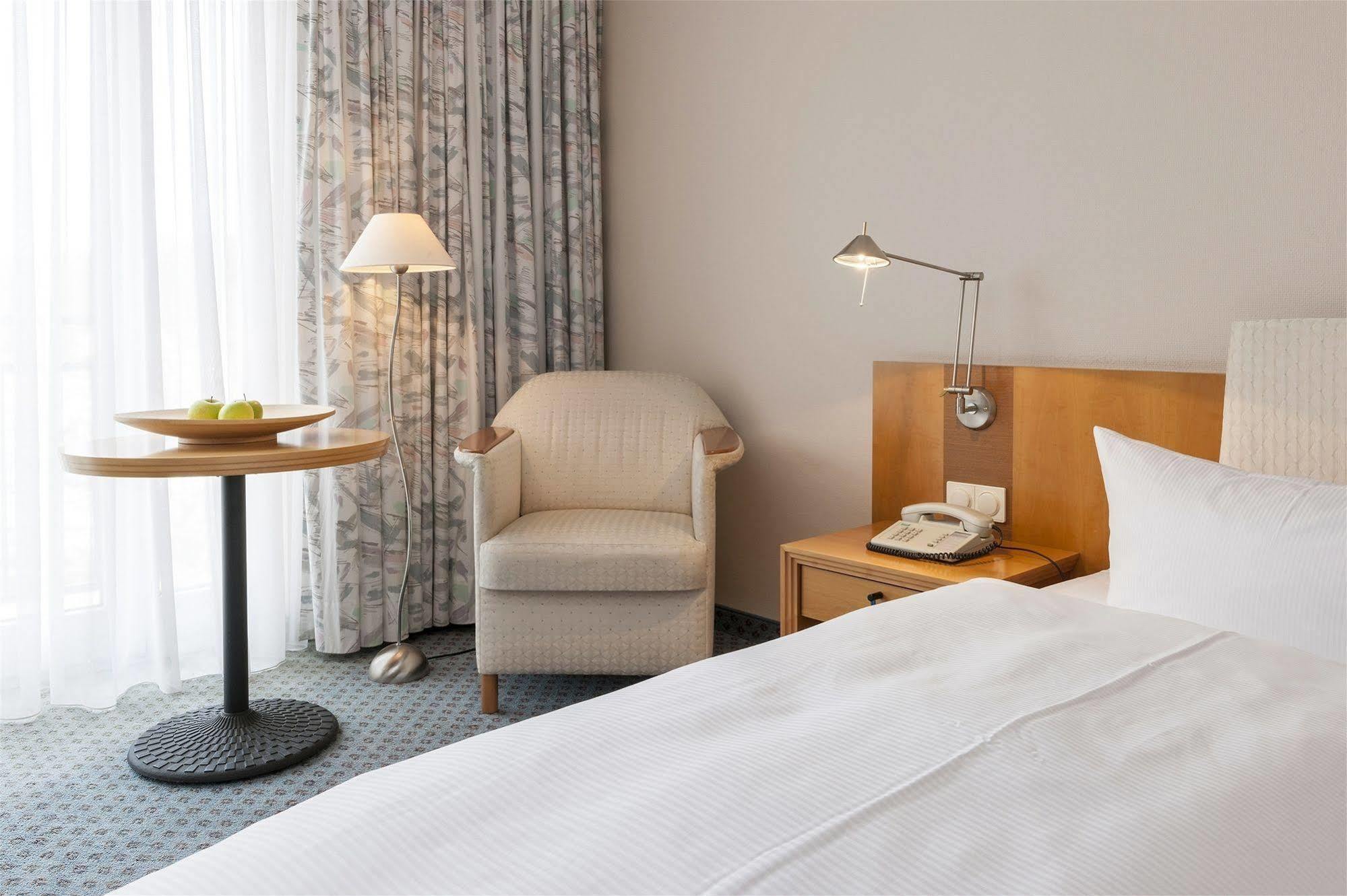 Tryp By Wyndham Hotel Stadtoldendorf Exterior photo