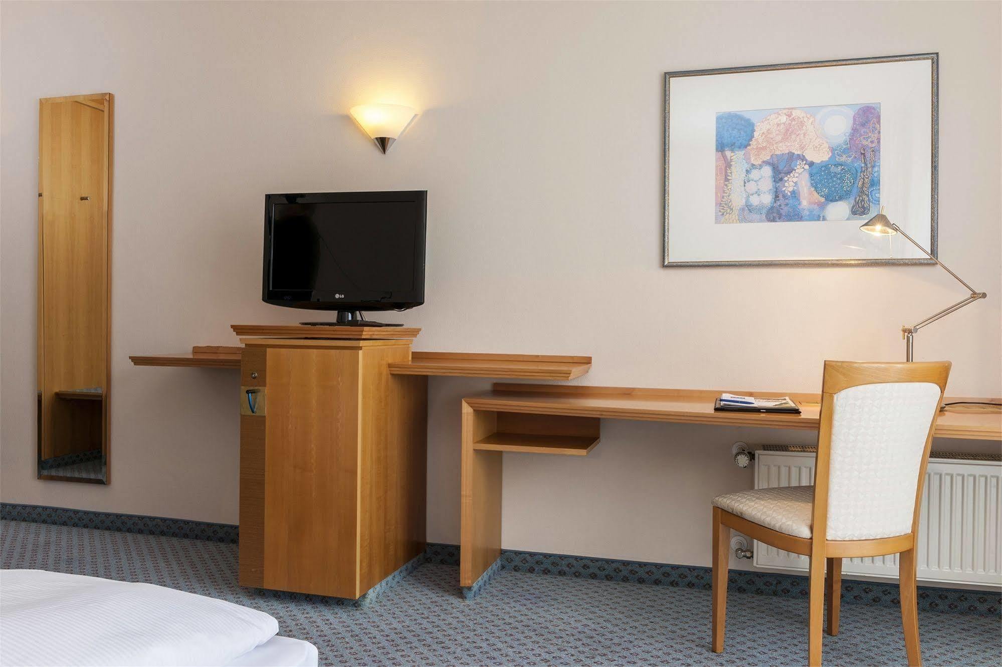 Tryp By Wyndham Hotel Stadtoldendorf Exterior photo