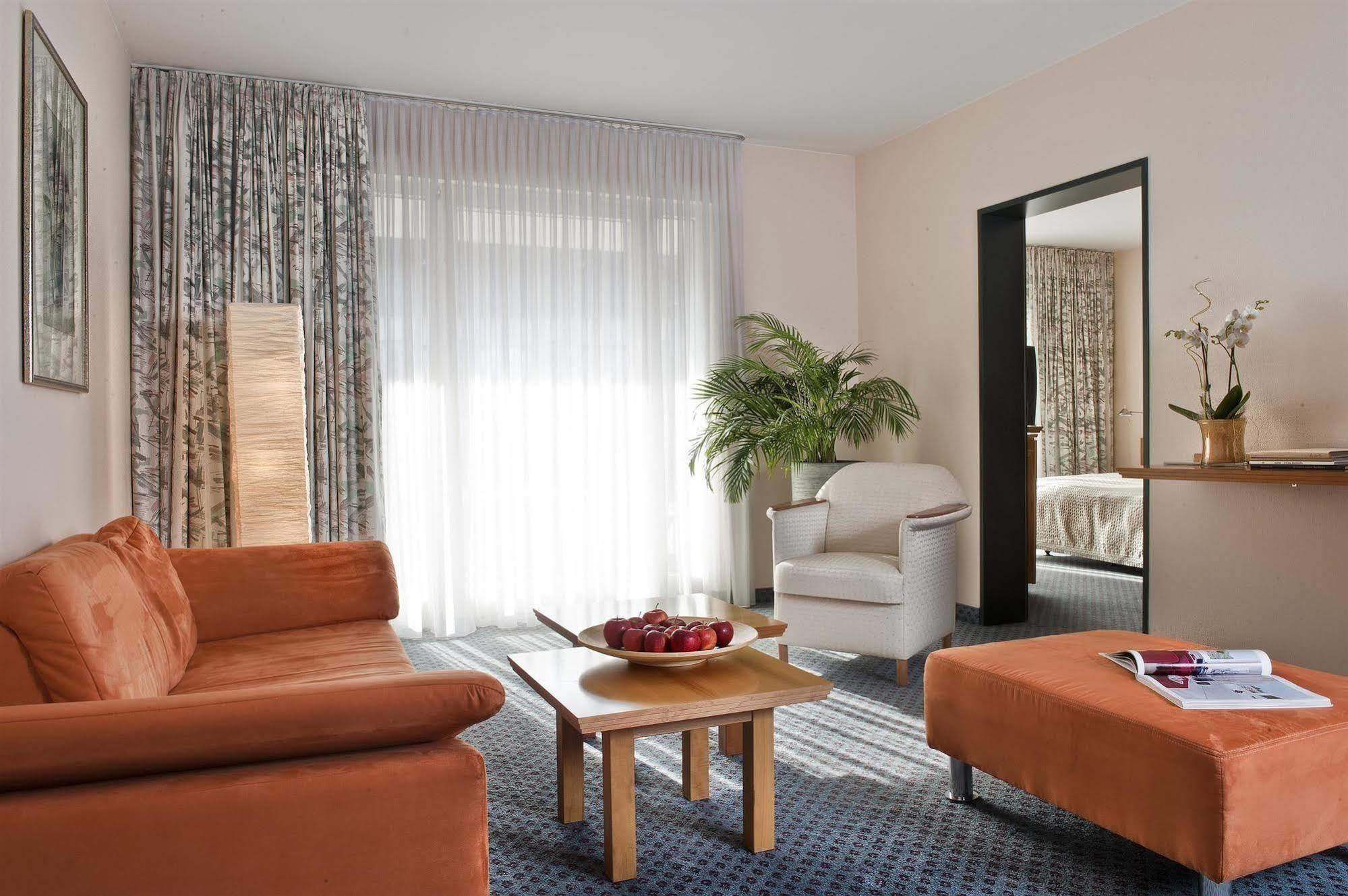 Tryp By Wyndham Hotel Stadtoldendorf Exterior photo